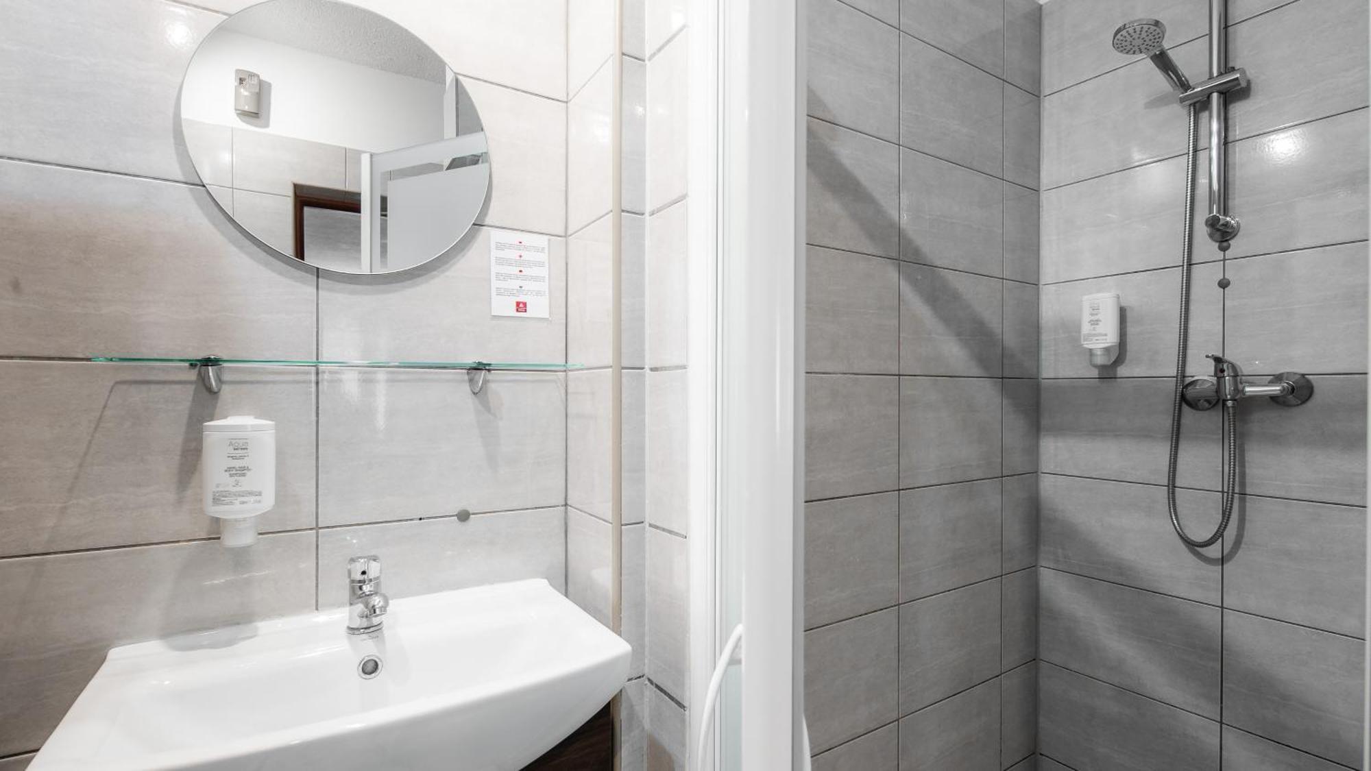 Hotel Delta Красков Екстериор снимка